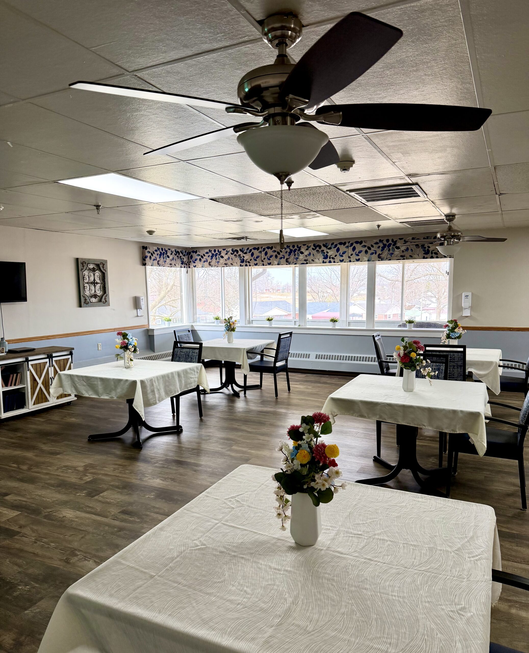 Dining room with flowers