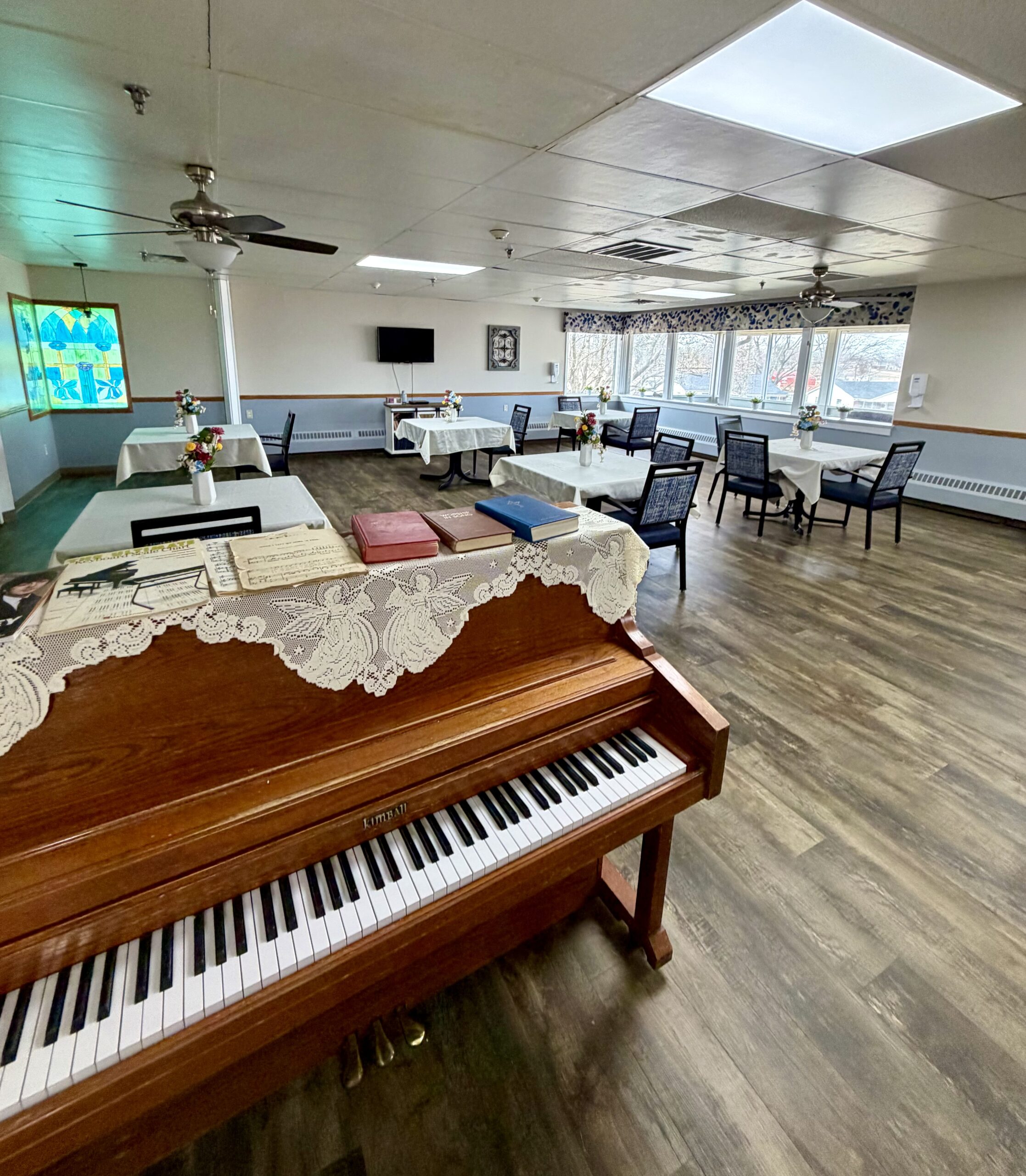 Dining room with piano